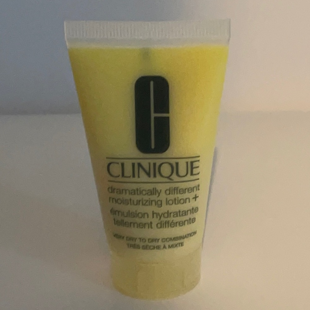 CLINIQUE DRAMATICALLY DIFFERENT MOISTURIZER LOTION